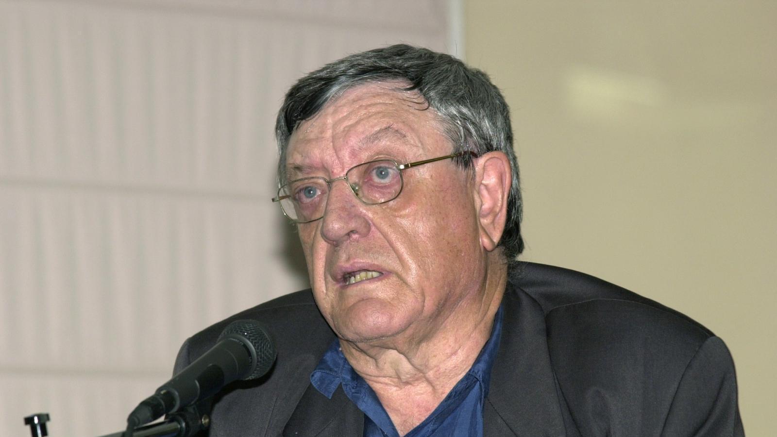 Fallece el poeta Antonio Martínez Sarrión, miembro del grupo de los novísimos