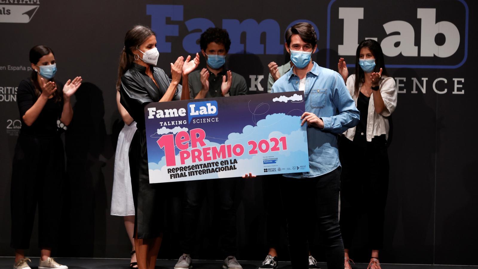 El sevillano Jesús Victorino gana el concurso de monólogos cómicos de ciencia