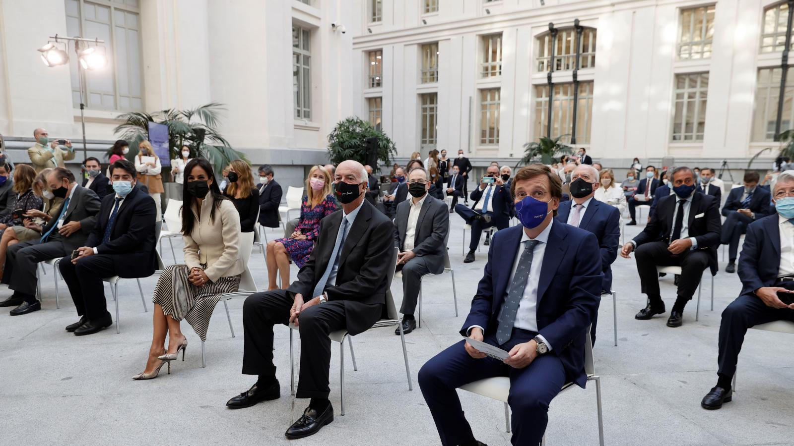 Martínez-Almeida: "Sin un compromiso de la sociedad es imposible atajar los botellones"