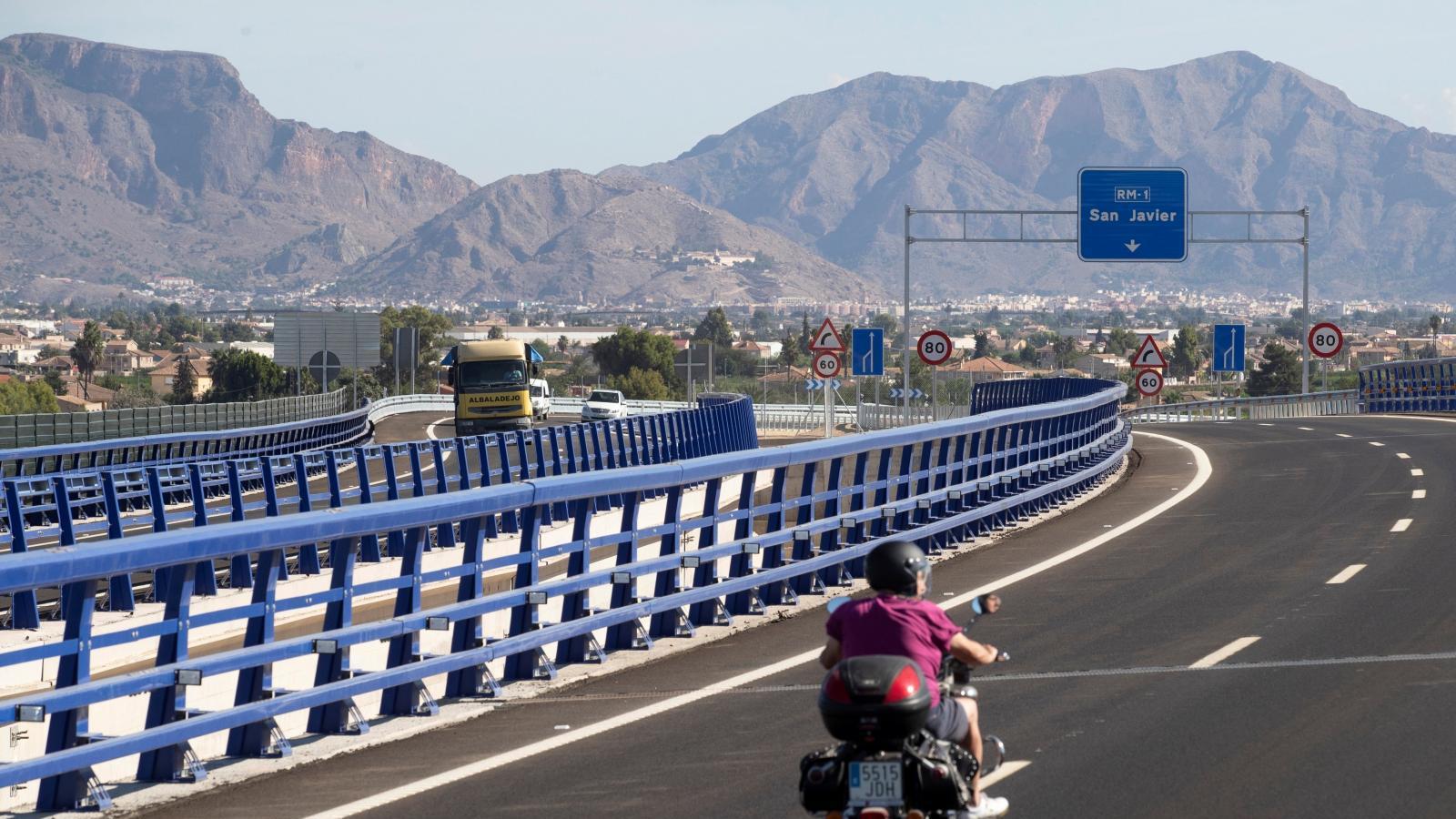 La nueva ley de tráfico mantiene el margen de 20 km/h para adelantar