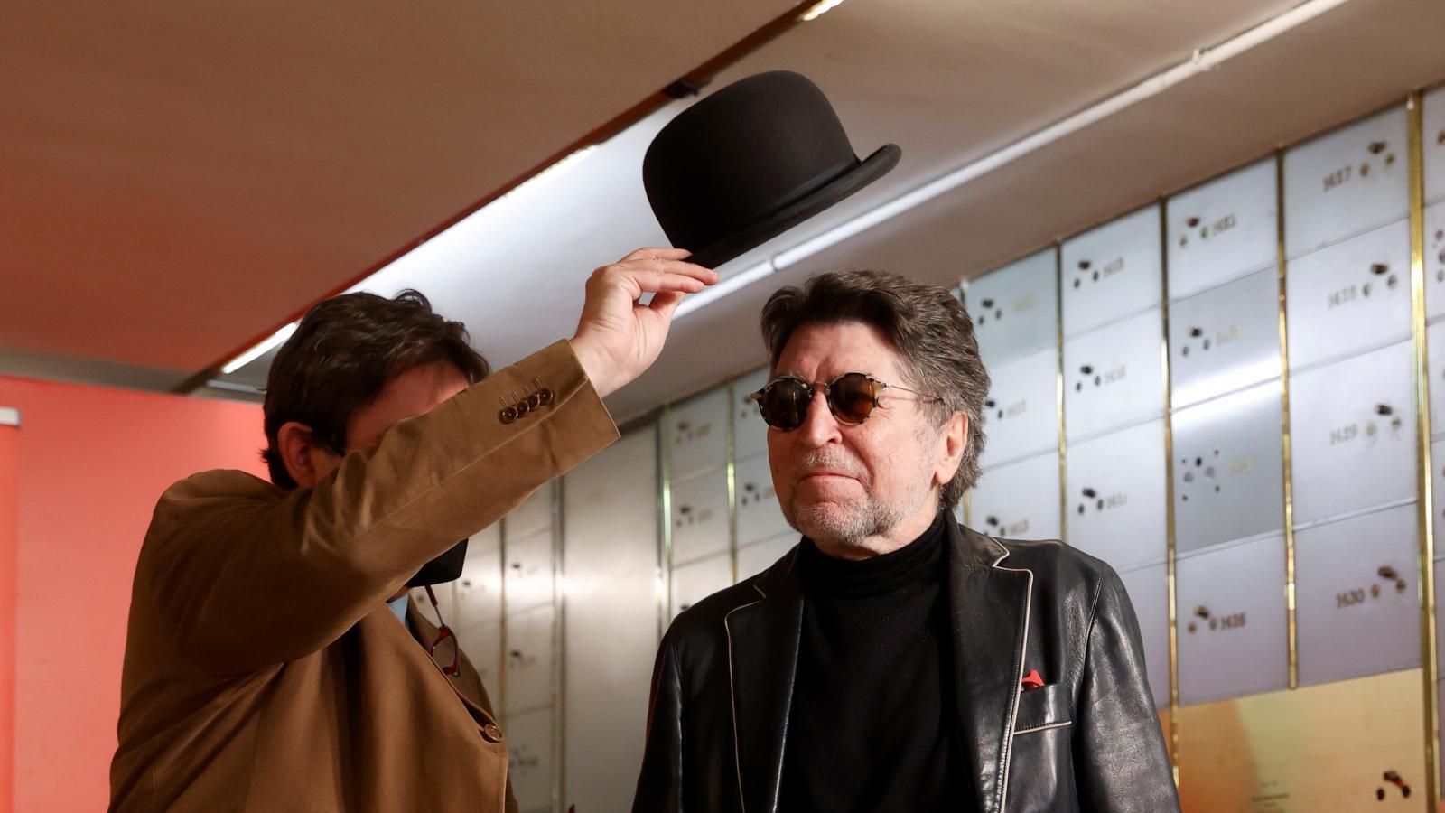 Sabina no volverá a los escenarios "mientras la gente esté con mascarilla"