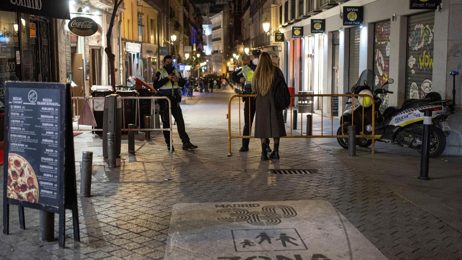 La noche del domingo transcurre sin incidentes ni macrobotellones en la capital