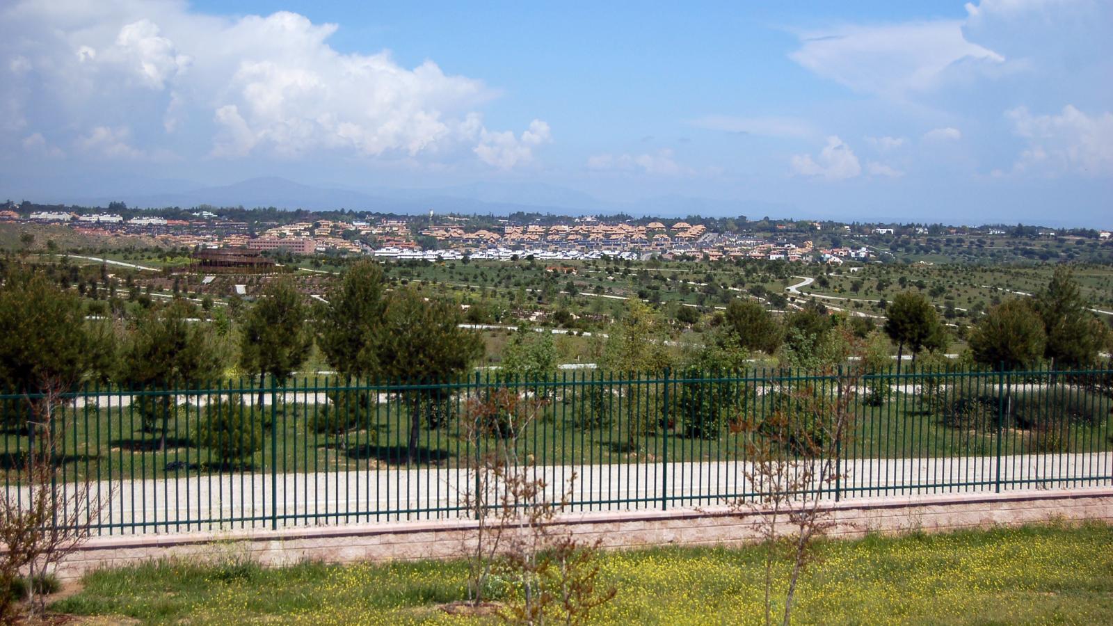 El parque de Valdebebas incorpora aseos públicos ante la demanda vecinal