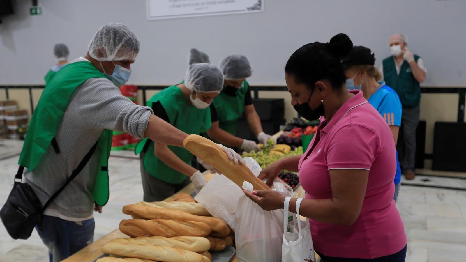 S. S. de Reyes recoge alimentos para las familias sin recursos tras la covid