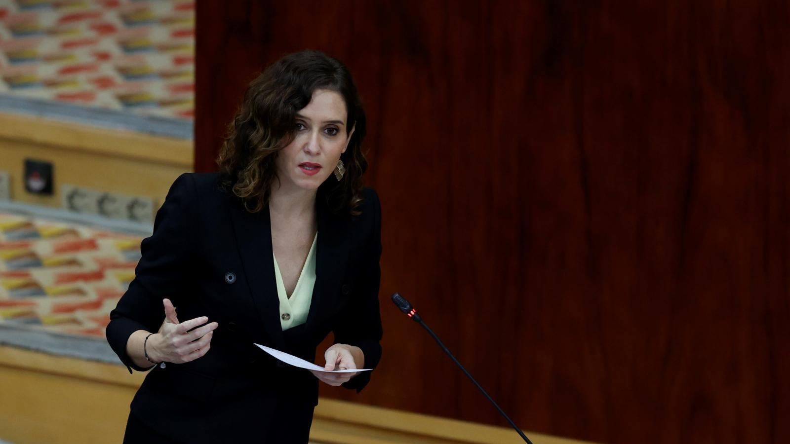 Díaz Ayuso defiende que no tiene "ninguna relación laboral" con su familia