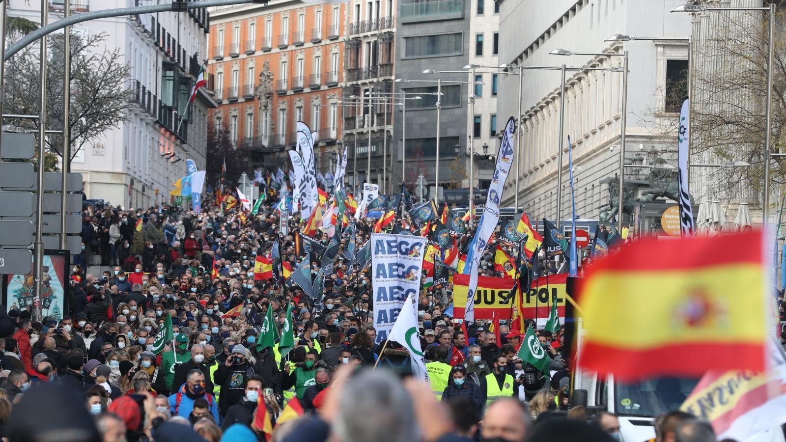 Miles de personas marchan en el centro de Madrid contra la nueva ley mordaza