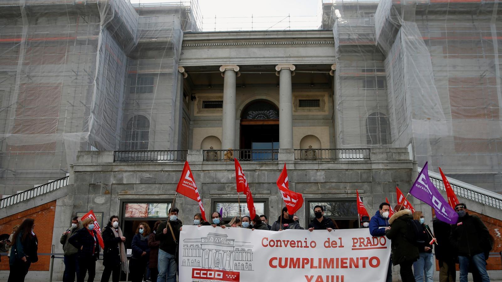 Medio centenar de empleados del Prado protestan por el bloqueo del convenio