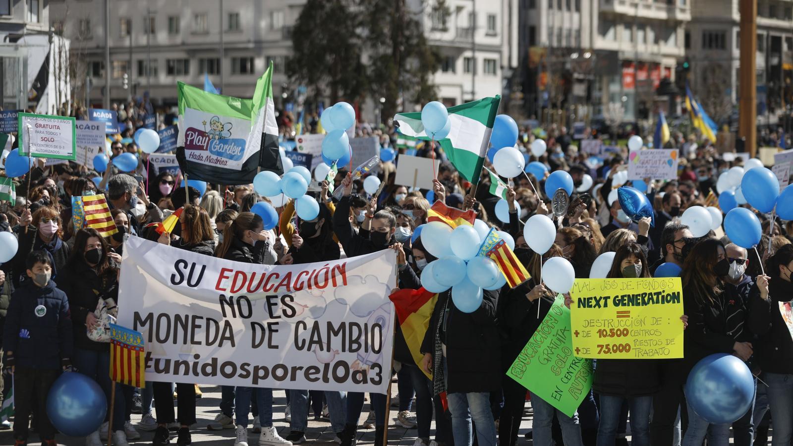 2.000 personas se concentran para reivindicar la educación infantil privada