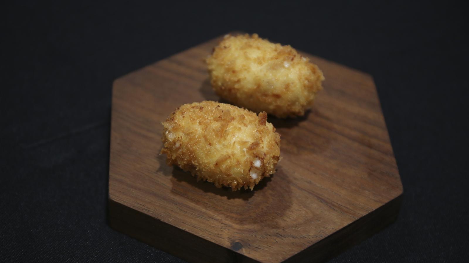 La croqueta "Campeona de campeones" se cocina en Santerra (Madrid)