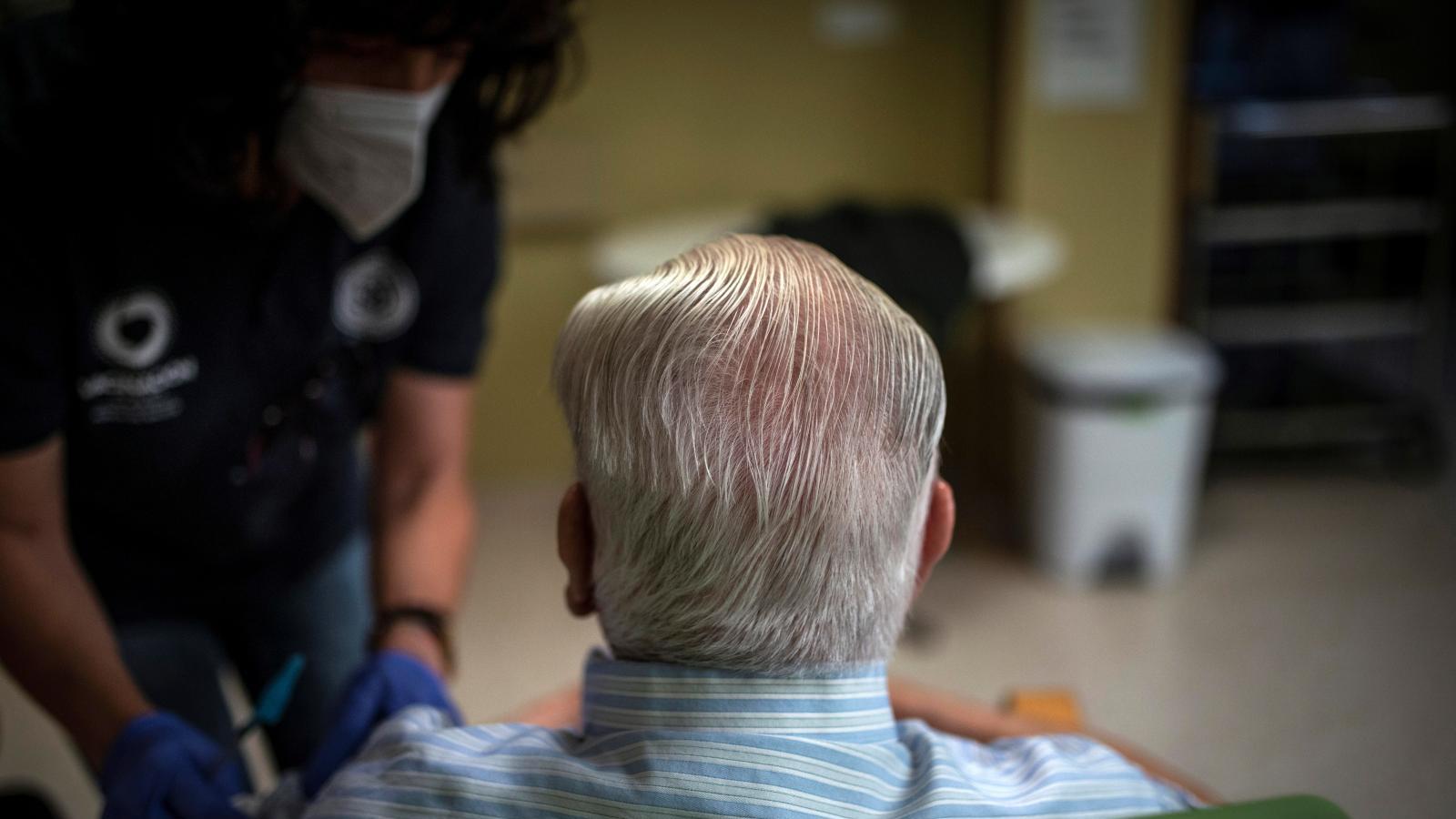 La Ponencia de vacunas sopesa una cuarta dosis para los mayores de 80 años La Ponencia de vacunas sopesa una cuarta dosis para los mayores de 80 años