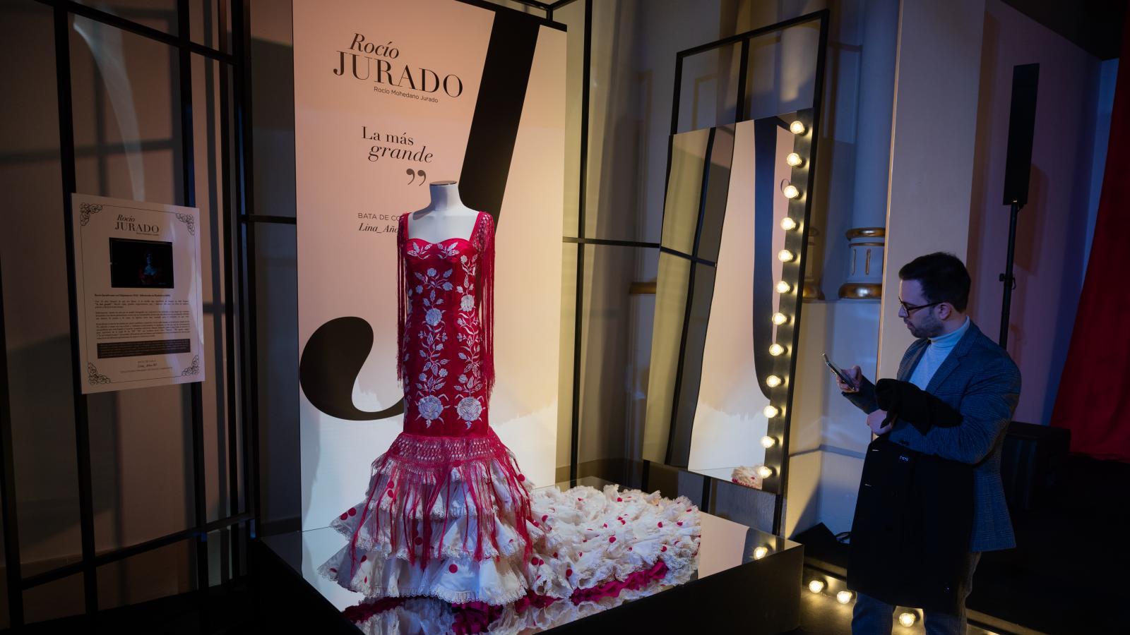 La bata de cola, "la alta costura" de la moda española