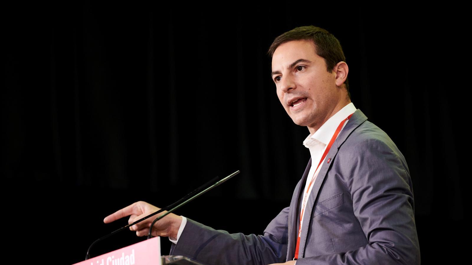 Lobato dice que el PSOE fiscalizará "milimétricamente" los contratos del Ayuntamiento y del Gobierno