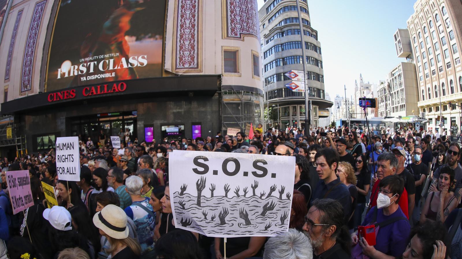 Unas 600 personas protestan en Madrid contra la “masacre” en la frontera de Melilla