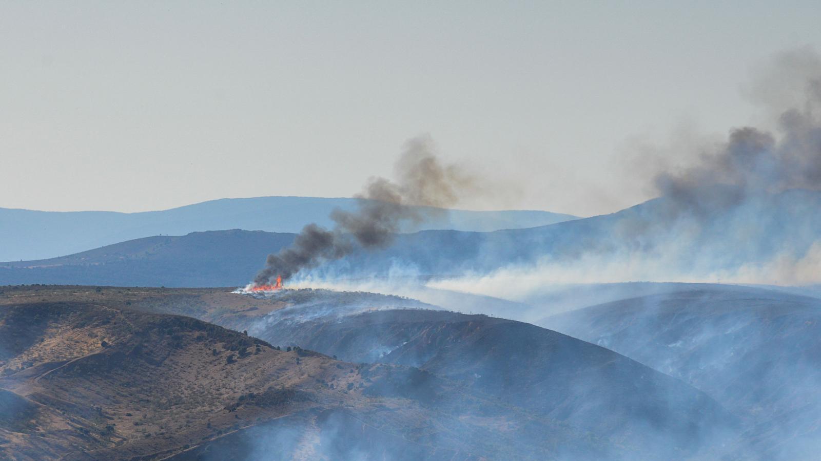 Los incendios de Cebreros y Valdepeñas de la Sierra se aproximan a Madrid