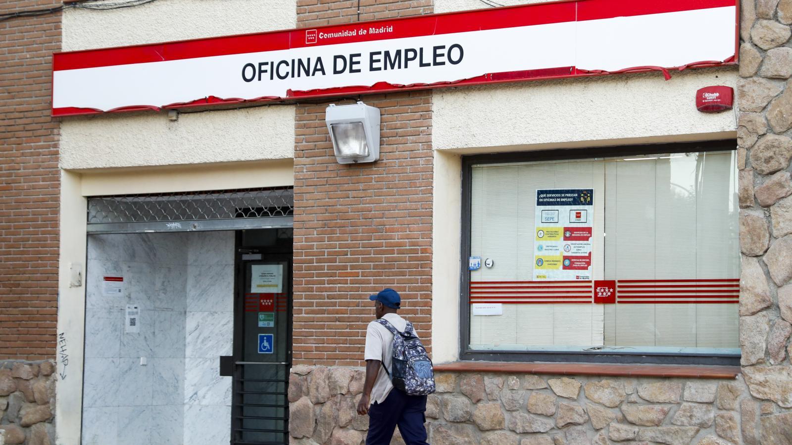 El paro en España sube en 60.800 personas en el tercer trimestre y roza los tres millones
