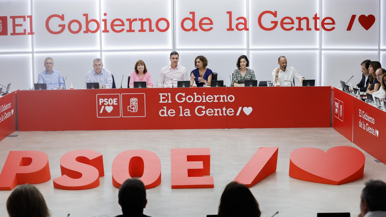El PSOE ultima sus candidaturas con preocupación por la división en Podemos