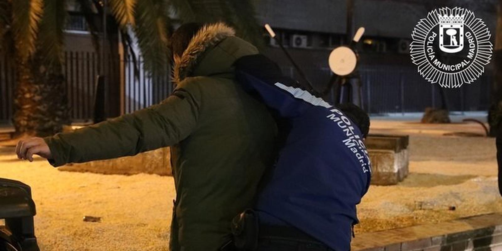 Cinco detenidos en Vallecas por una reyerta que se originó por rencillas sentimentales de varios implicados