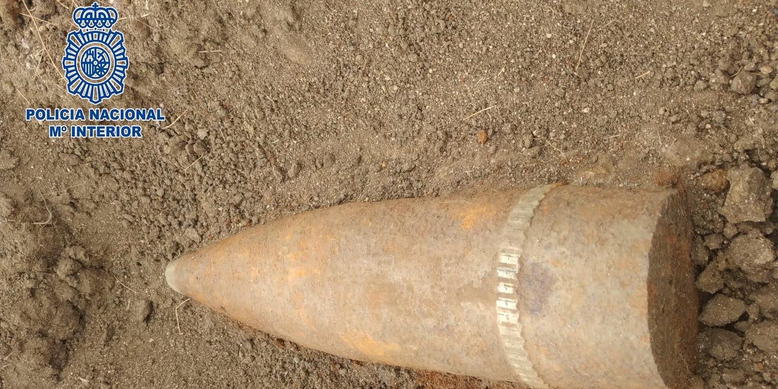 Policía Nacional localiza un proyectil de la Guerra Civil en Leganés en perfecto estado de detonación