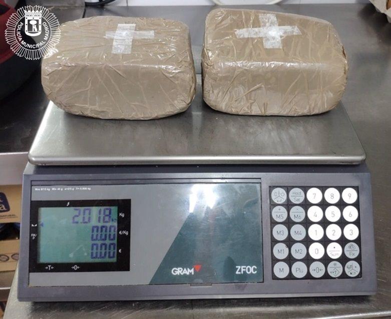 Dos detenidos en el distrito Centro con dos kilos de cocaína gracias a un testigo