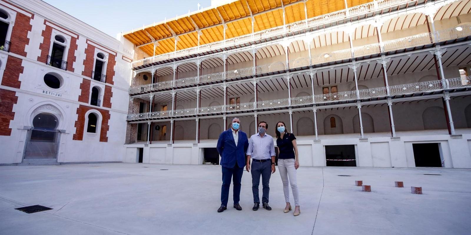 El frontón Beti Jai, que ya se puede visitar, se abrirá a usos culturales como teatro y cine