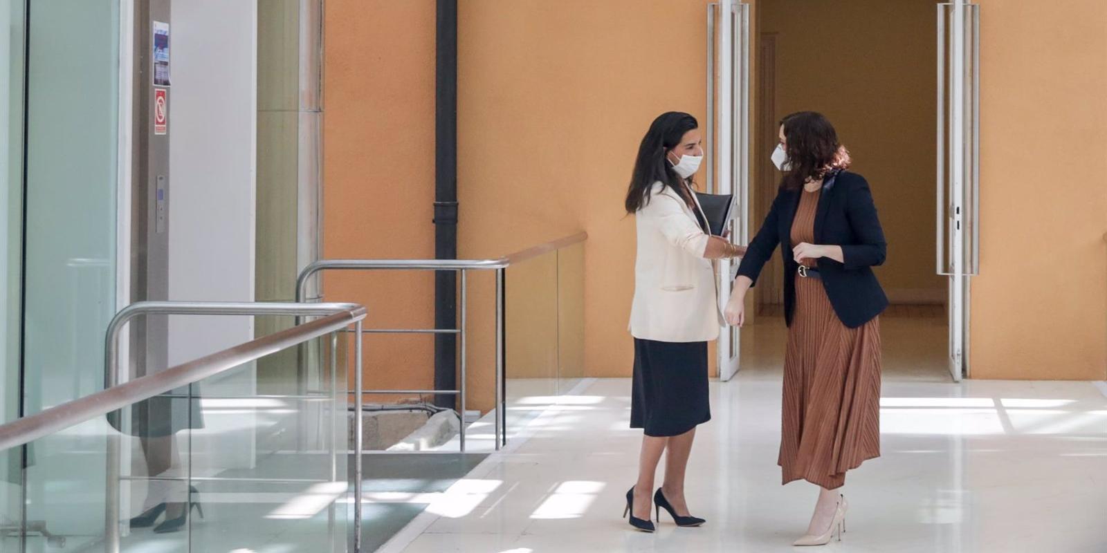 Díaz Ayuso concederá a Vox un puesto en la Mesa de la Asamblea pero recuerda que ella cuenta con "una amplísima mayoría"