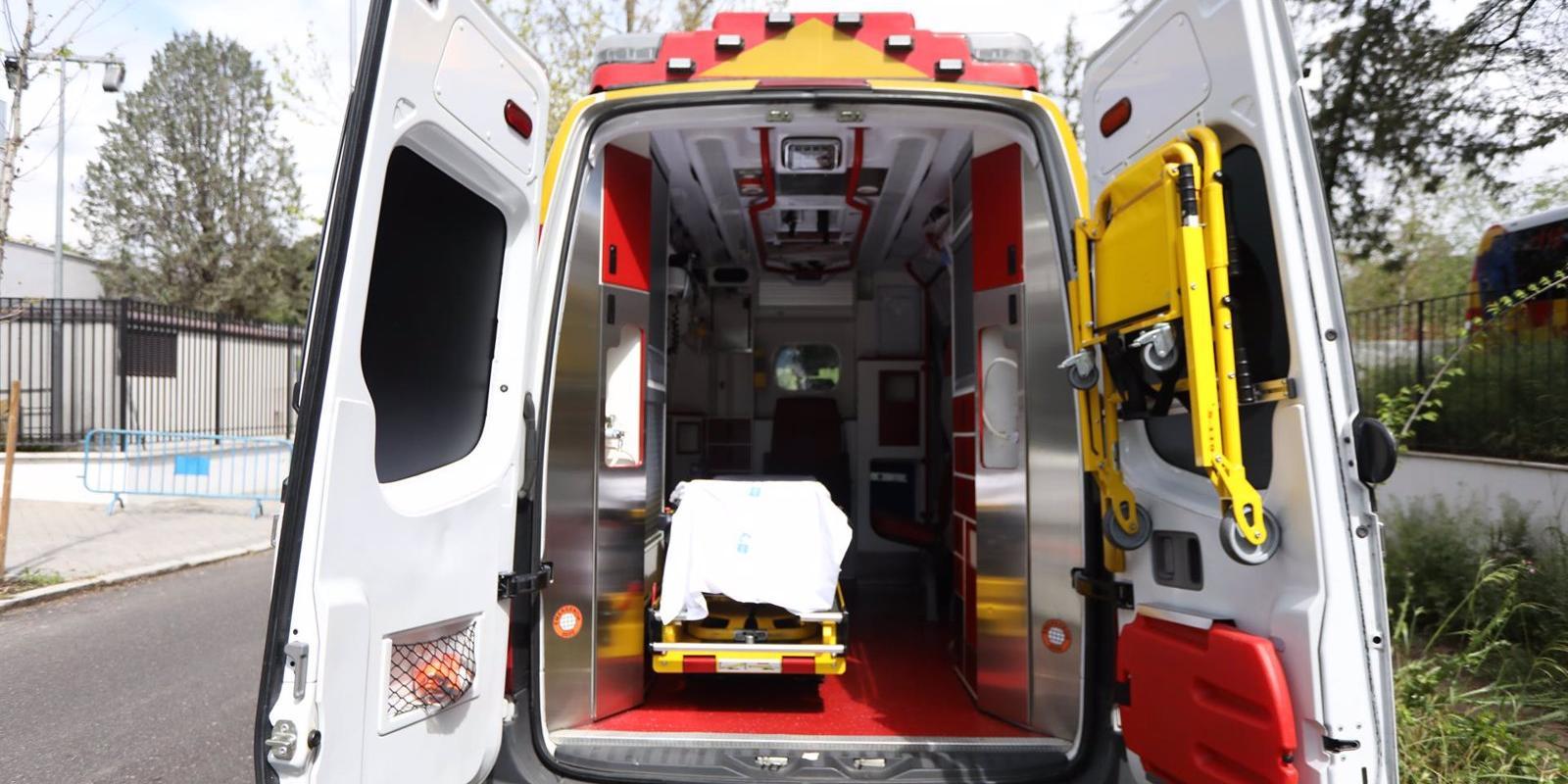 Un hombre sufre la amputación de una pierna tras ser embestido por un coche en el distrito de Carabanchel