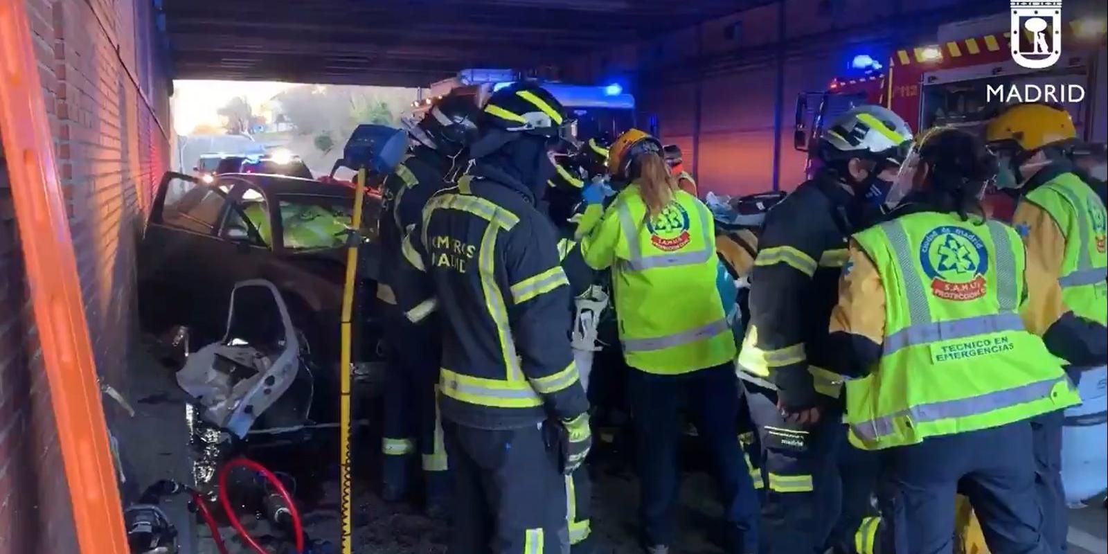 Dos heridos graves en un choque frontal entre dos coches en un túnel bajo la A-2