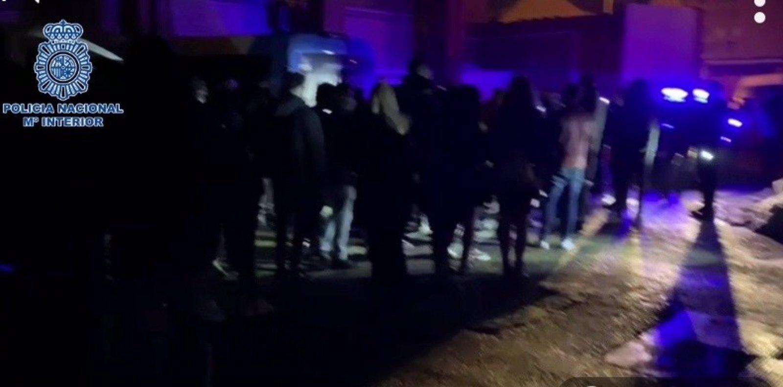 Desalojada de madrugada una discoteca con más de 100 personas y detenidos sus responsables por impedirles salir