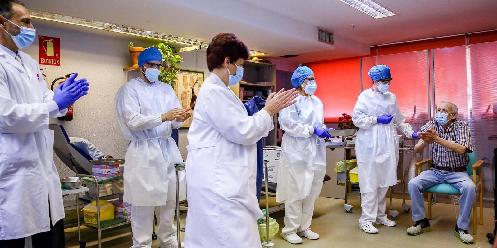 La Comunidad completa esta semana la primera dosis de vacunación en todas las residencias