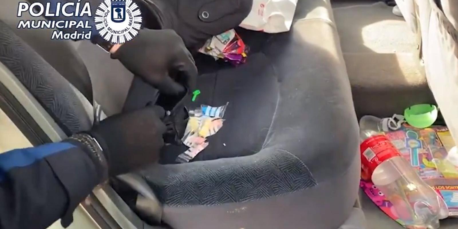 Detenido un hombre en Hortaleza tras encontrar en su coche 15 gramos de cocaína y dinero