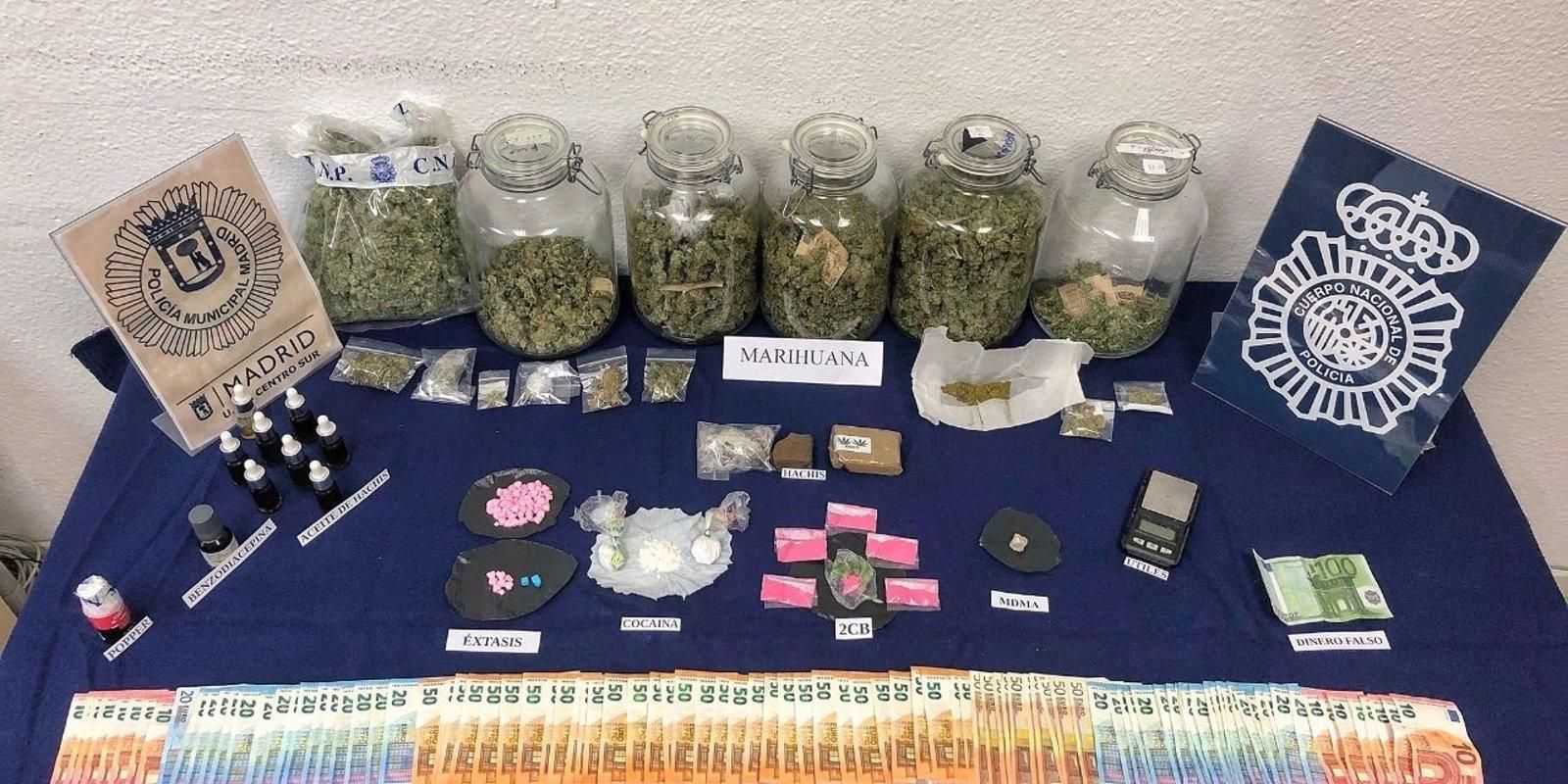 Detenidos dos italianos que vendían marihuana, éxtasis, cocaína, popper y otras drogas en un piso de Centro