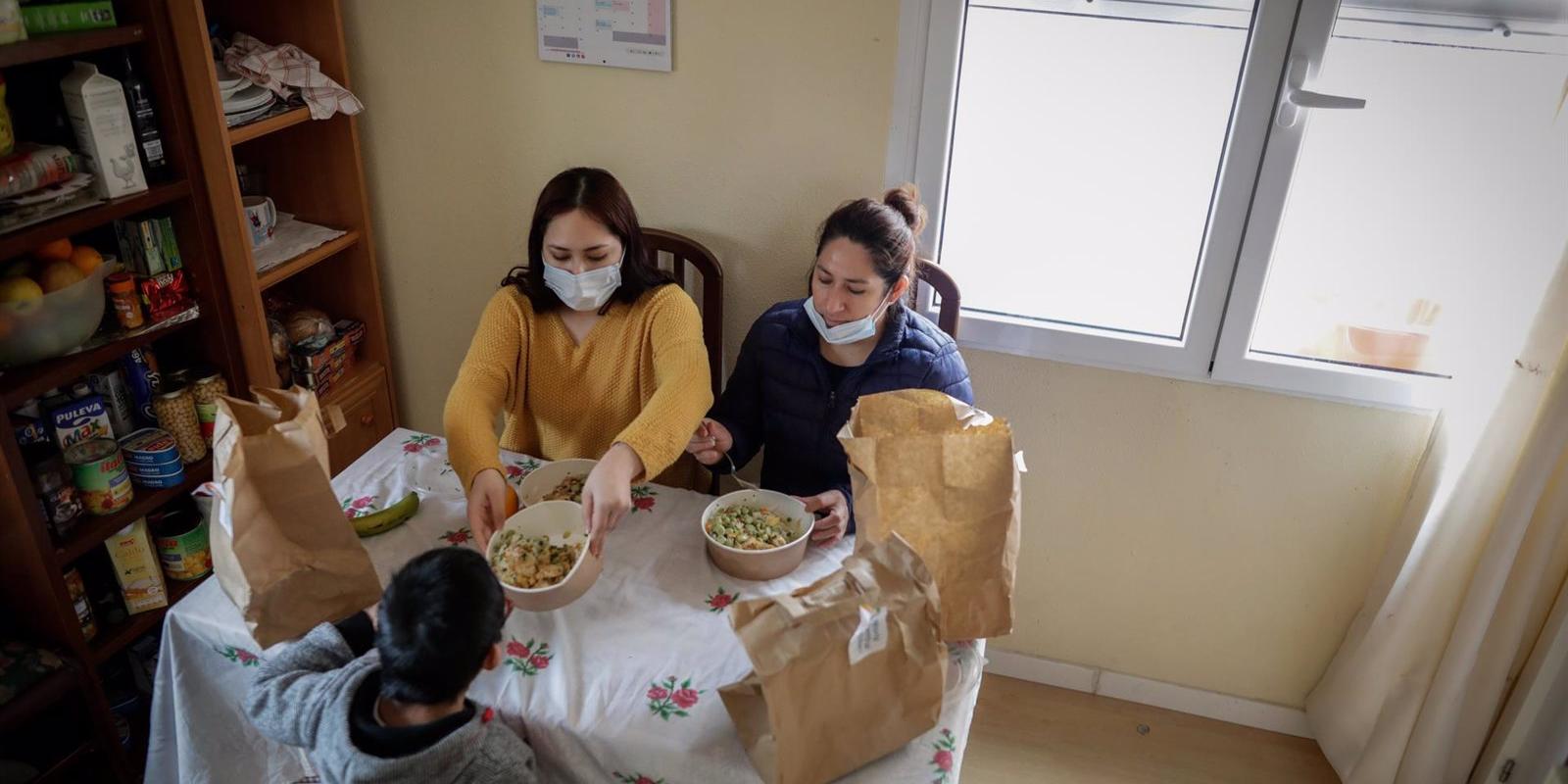 El 52,4% de hogares madrileños con menores de 18 años han visto reducidos sus ingresos por la pandemia