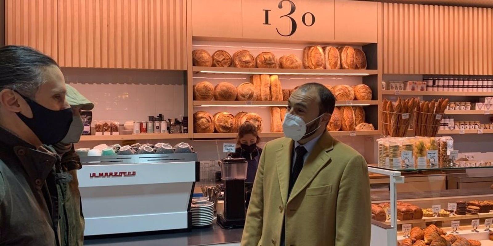 Giménez ensalza la función "importantísima" que cumplen los mercados municipales en la pandemia y la crisis