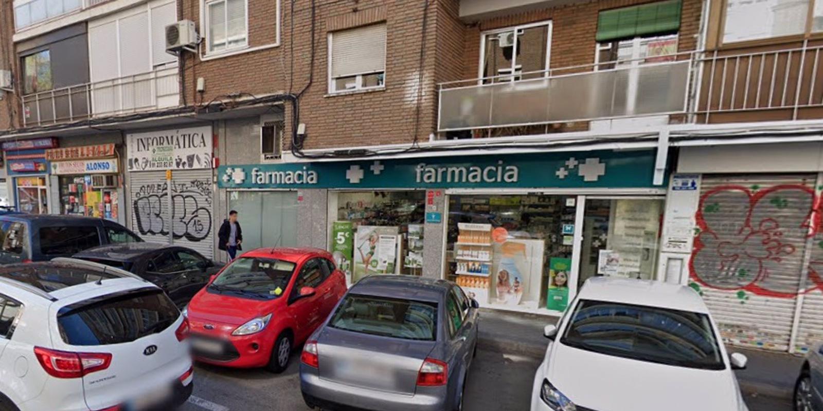 Un ladrón corta un dedo a una dependiente durante el asalto a una farmacia de Ciudad Lineal