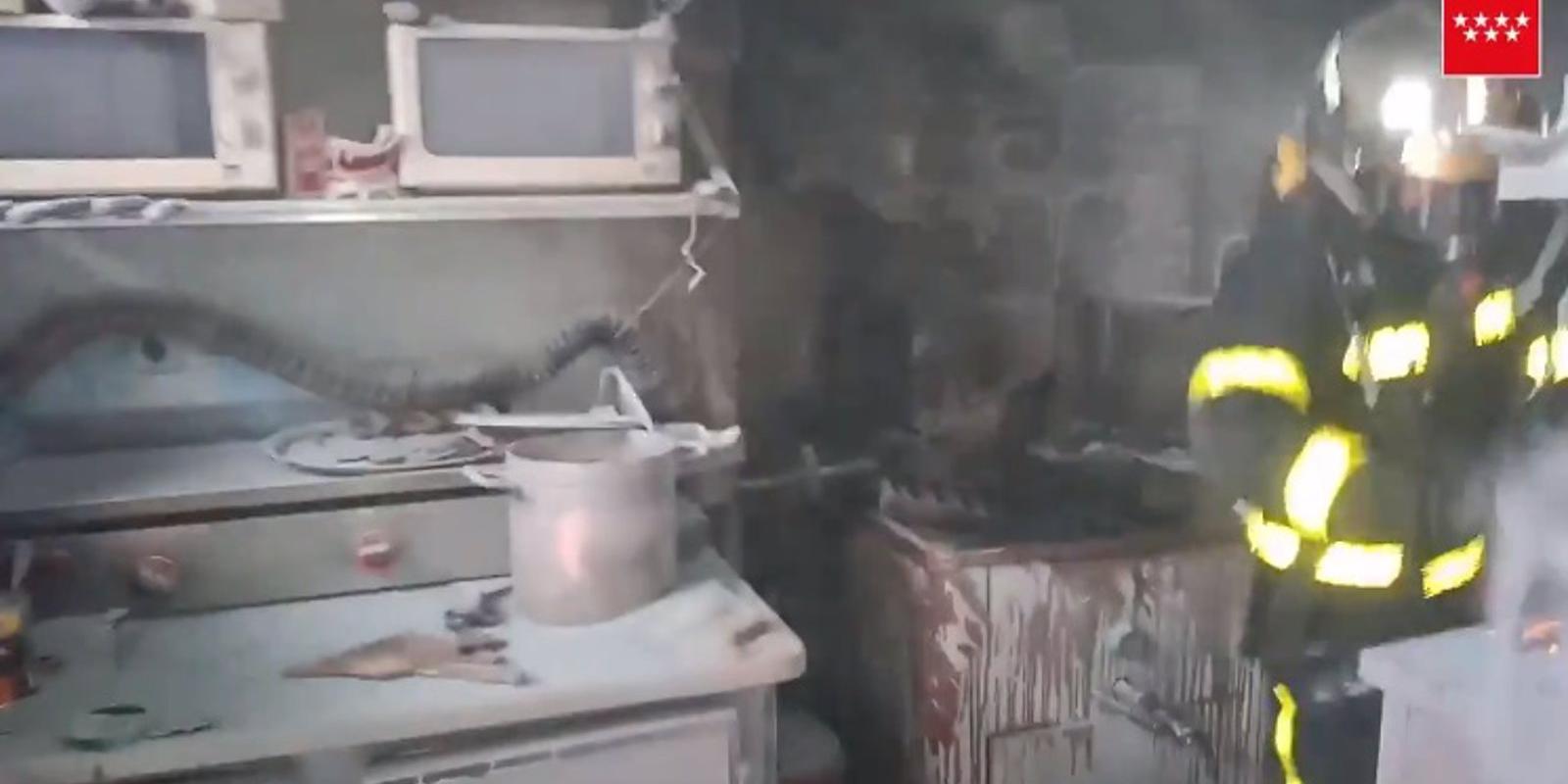 Un herido leve en el incendio de una churrería en Nuevo Baztán