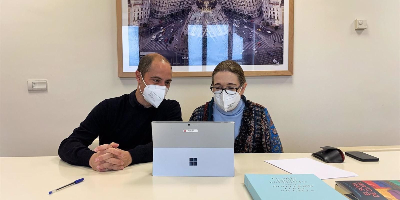 La consejera de Cultura ensalza la importancia de invertir en arte por ser "una de las fuentes de riqueza" de la región