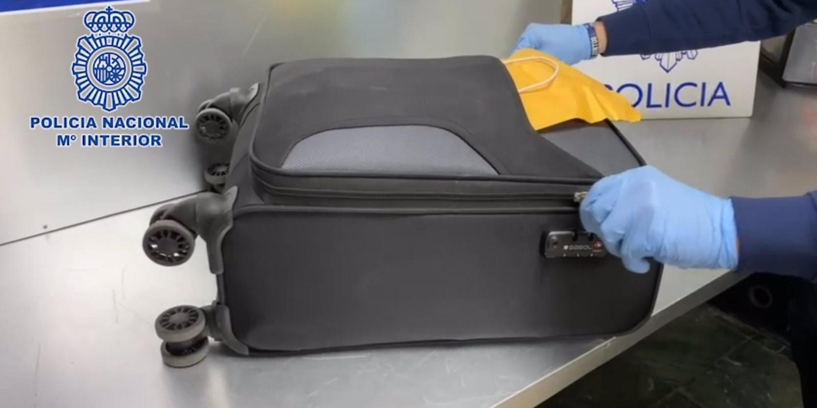 Detenido en Barajas por pretender introducir en nuestro país más de 15 kilos de cocaína ocultos en su equipaje