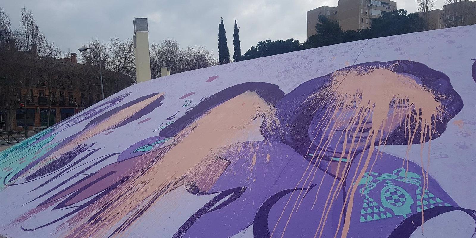 La réplica del mural feminista de Ciudad Lineal de Alcalá de Henares amanece vandalizado 24 horas antes del 8M