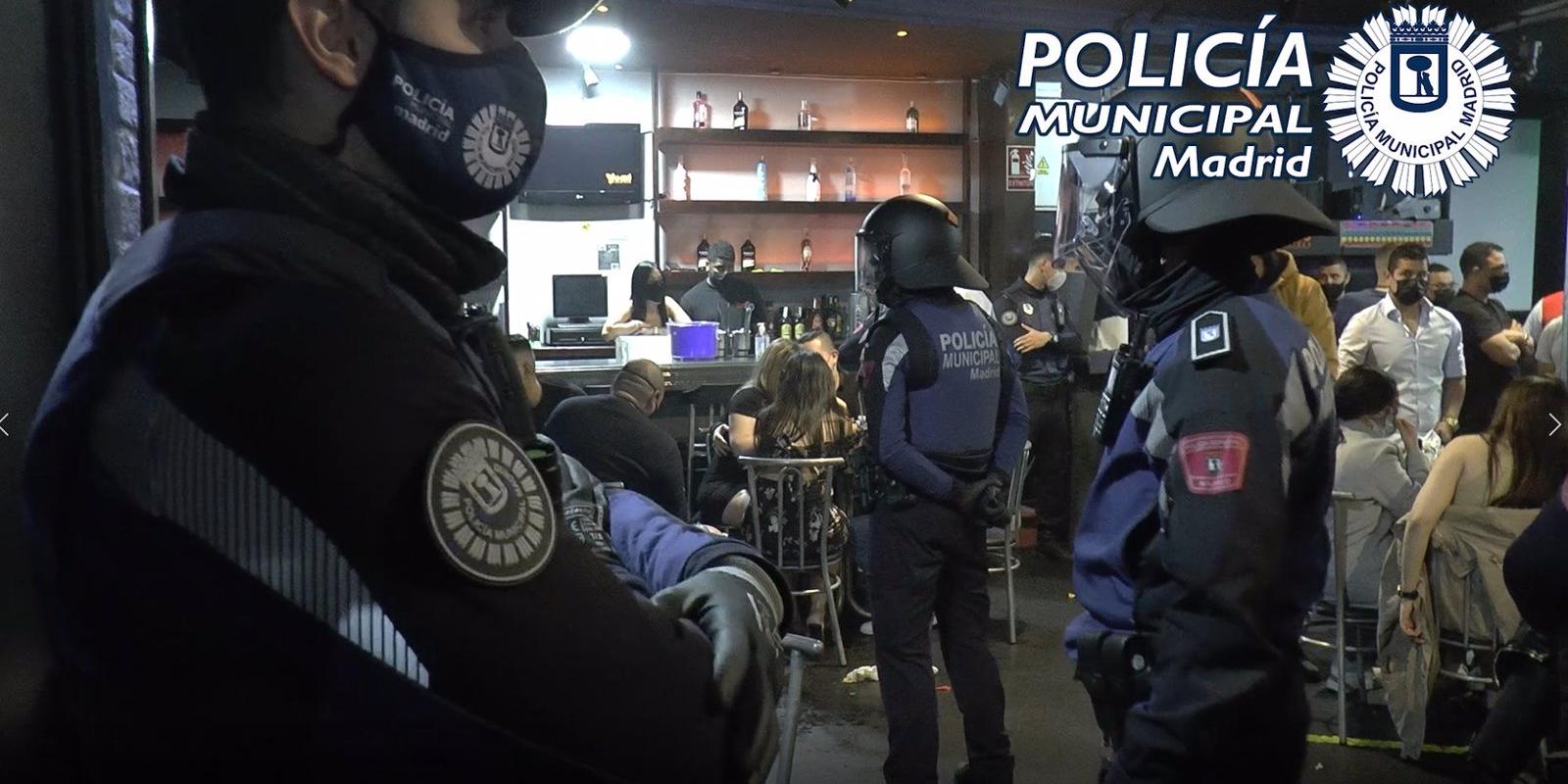 La Policía Municipal desmantela 267 fiestas ilegales este viernes y sábado y pone 358 multas por botellón