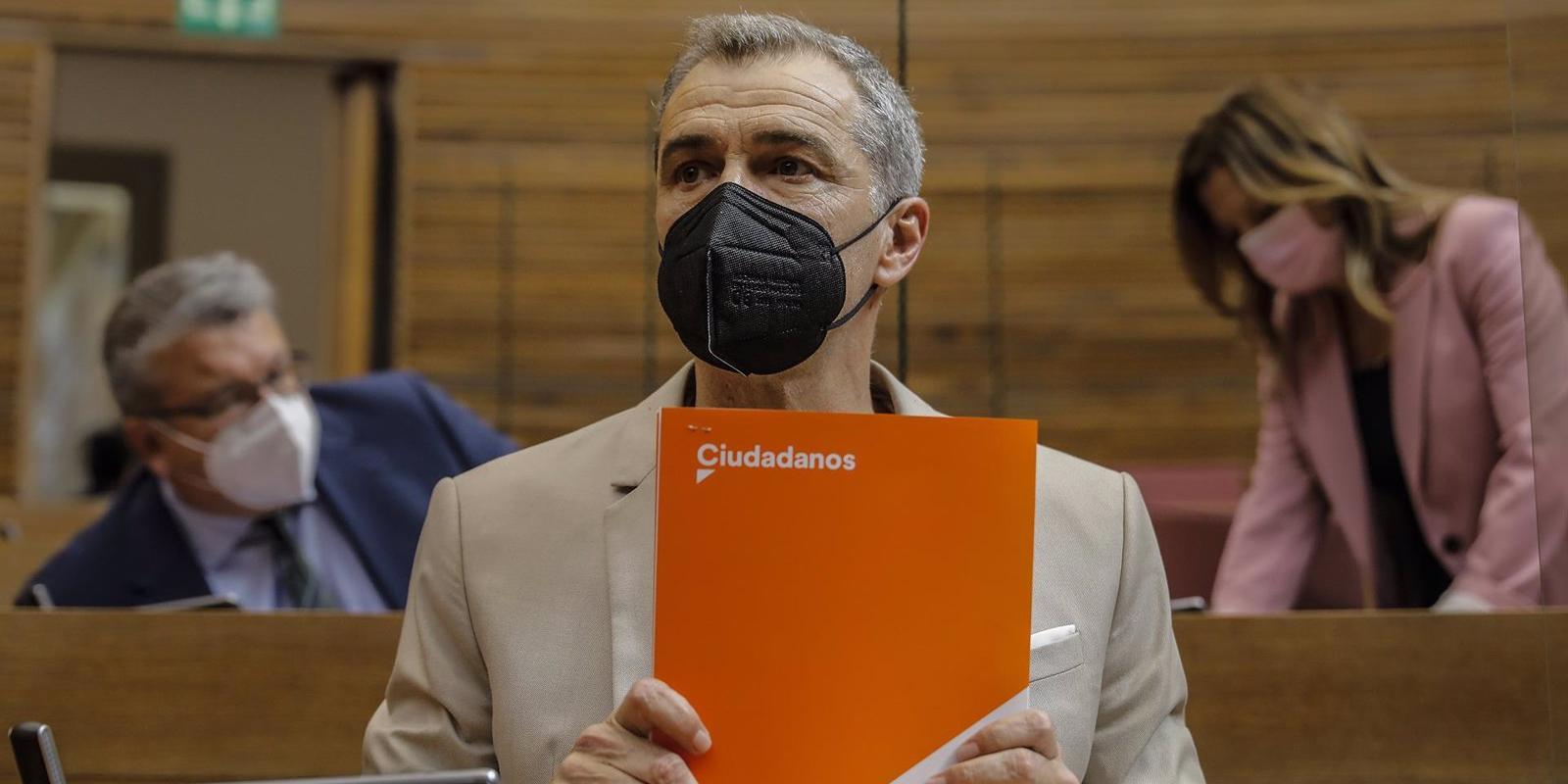 Toni Cantó deja su cargo en Ciudadanos, renuncia a su escaño en las Cortes Valencianas y deja la política