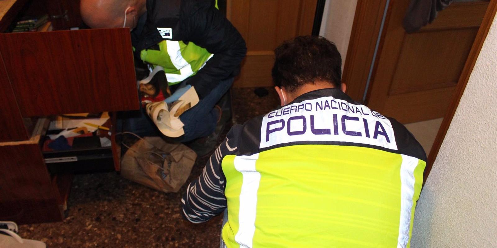 La Policía detiene a 57 personas que extorsionaban a usuarios de páginas de servicios sexuales