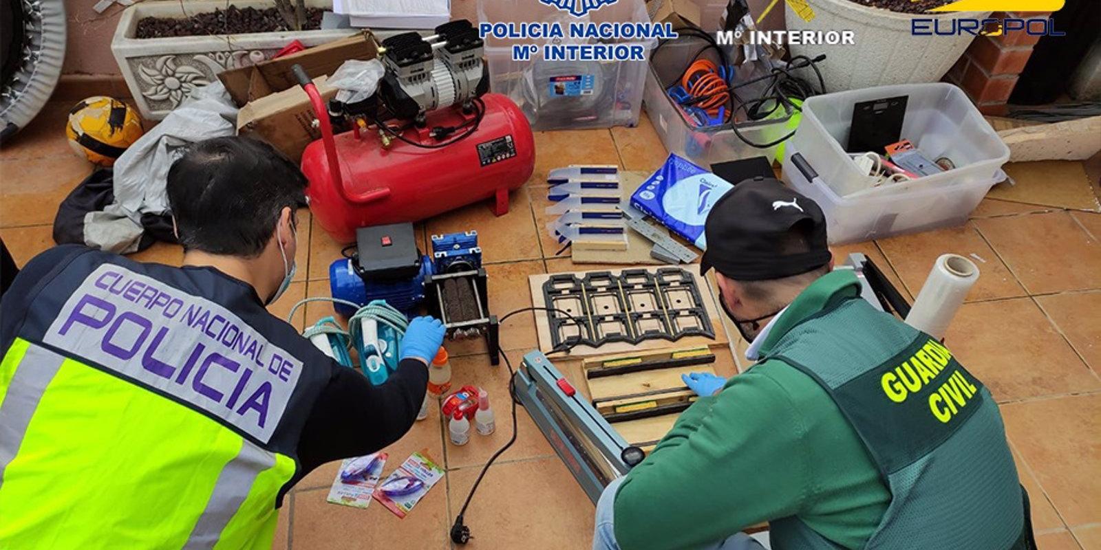 Detenidas 37 personas de una organización criminal que introducía billetes falsos de 500 euros en España