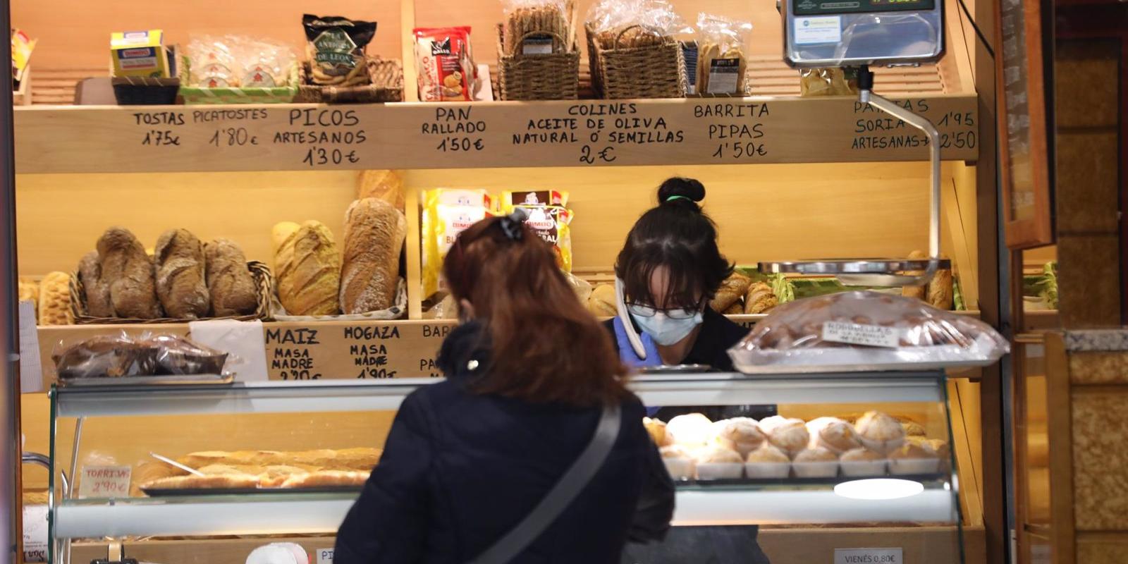 Las ventas del comercio minorista bajan un 1,5% en febrero en Madrid en tasa anual, la menor caída de toda España