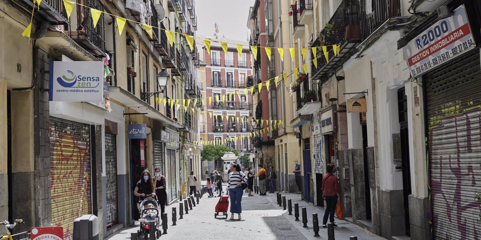El Ayuntamiento de Madrid corta al tráfico 18 calles de Centro y Salamanca próximas a iglesias hasta el domingo