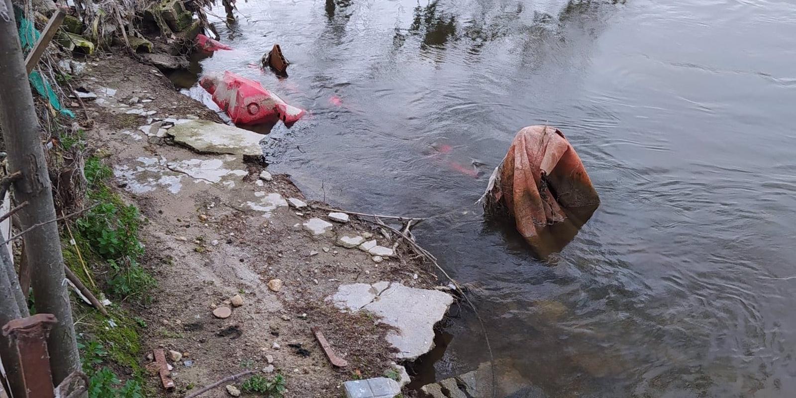Penas de hasta seis años de cárcel para tres exalcaldes del PSOE por vertidos contaminantes al río Perales Penas de hasta seis años de cárcel para tres exalcaldes del PSOE por vertidos contaminantes al río Perales