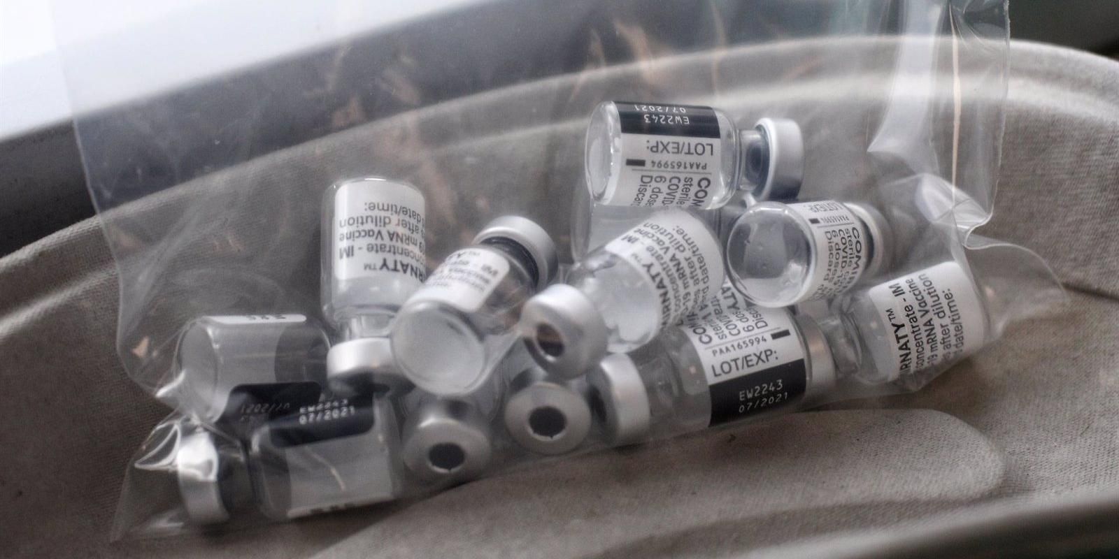 Los puntos de vacunación masiva en Madrid podrían cerrar si no llegan más dosis