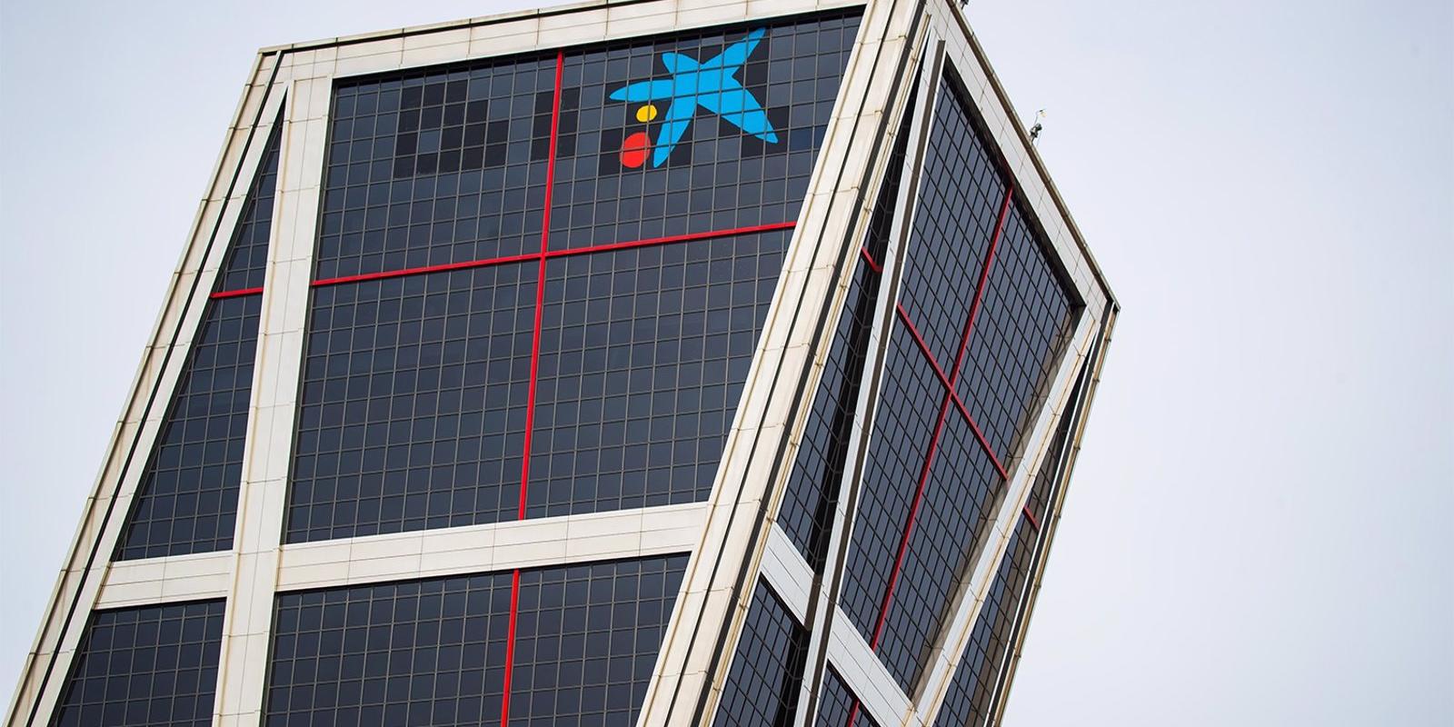 CaixaBank plantea el despido de 8.291 personas y el cierre de 1.534 oficinas