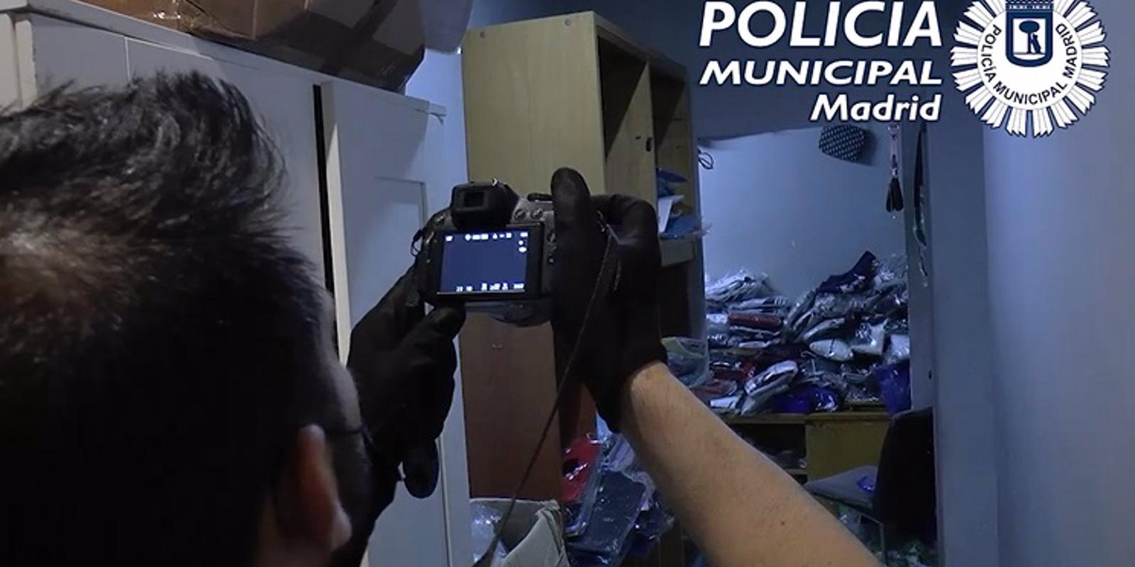 Requisadas 3.830 prendas falsas en un piso, la mayor cantidad de artículos intervenidos en un domicilio