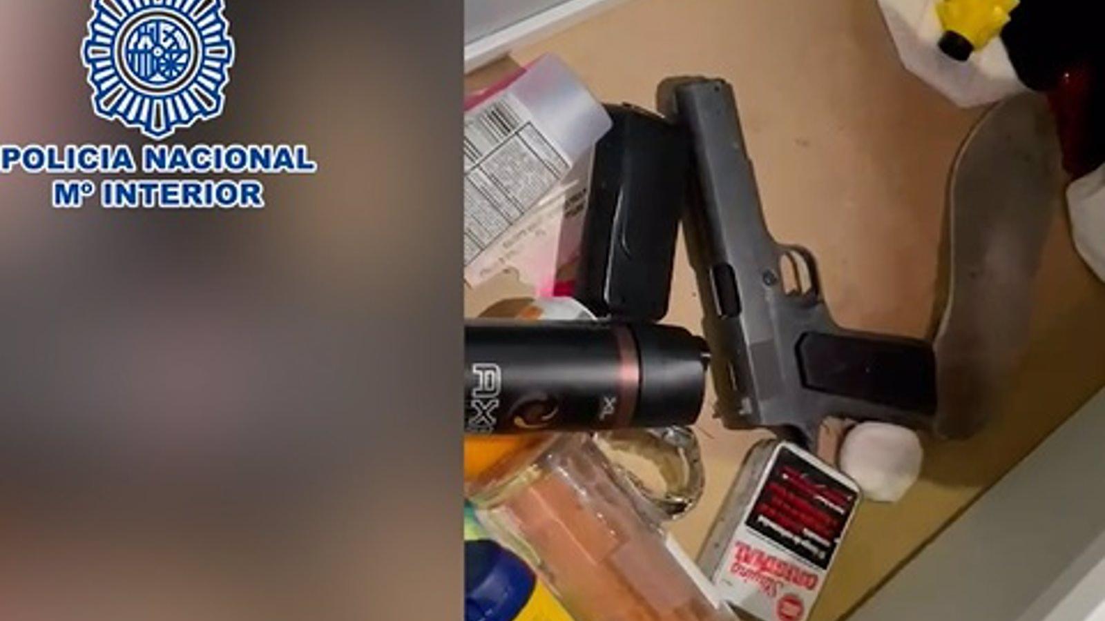 Cae una banda que atracaba a punta de pistola comercios y locutorios y luego subía el botín a redes sociales