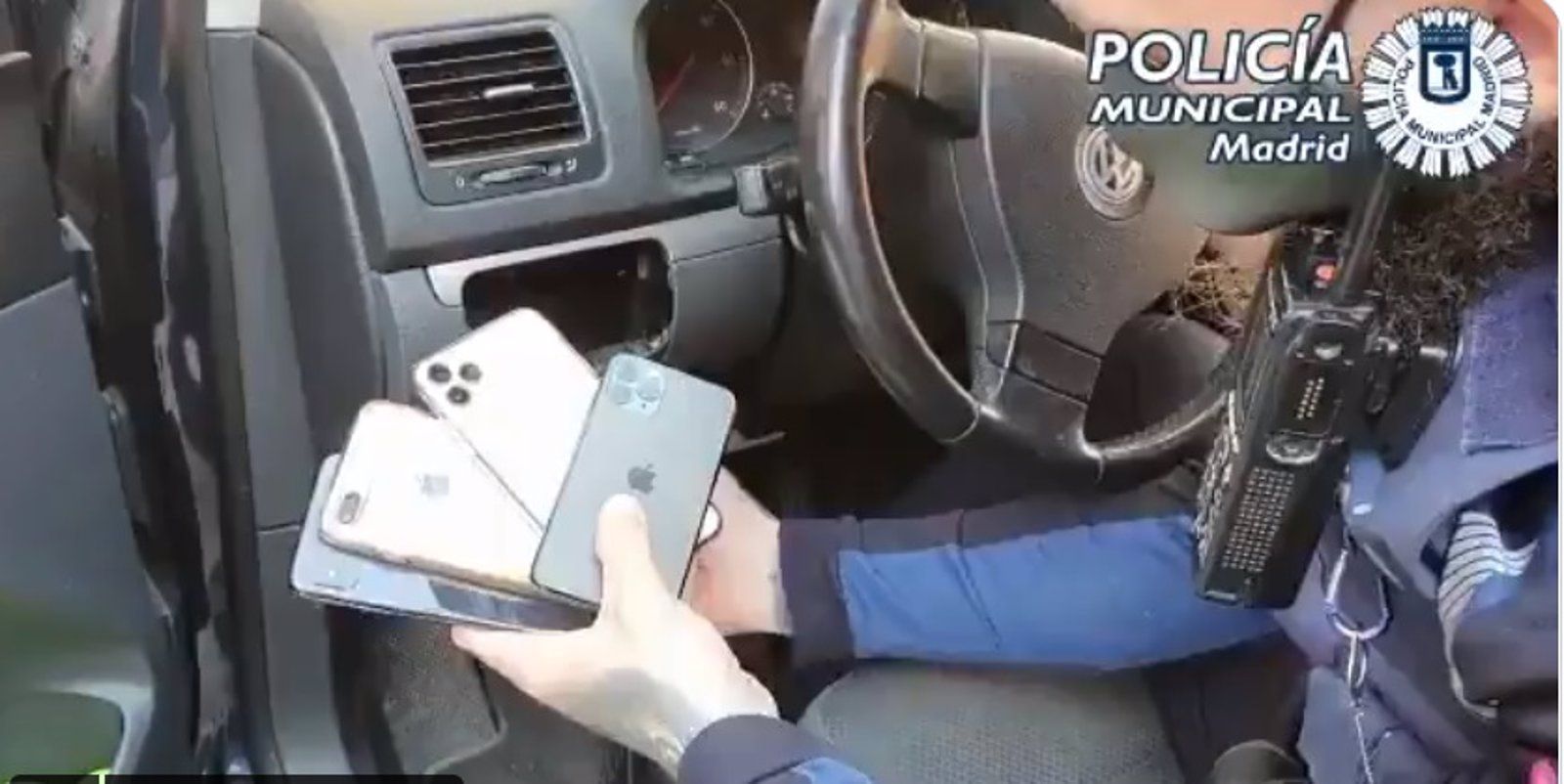 Detenido el conductor de un coche con tres móviles de alta gama robados y dos más de dudosa procedencia